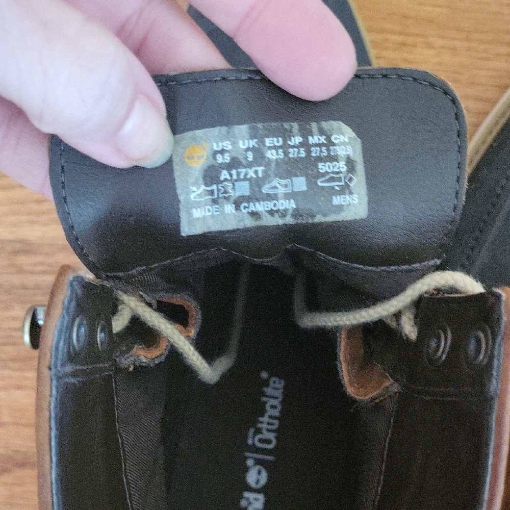 Timberland Brown and Black Leather Boots - Picture 6 of 6
